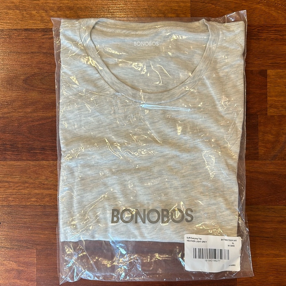 New with tags size XL soft everyday tee in heather soft grey